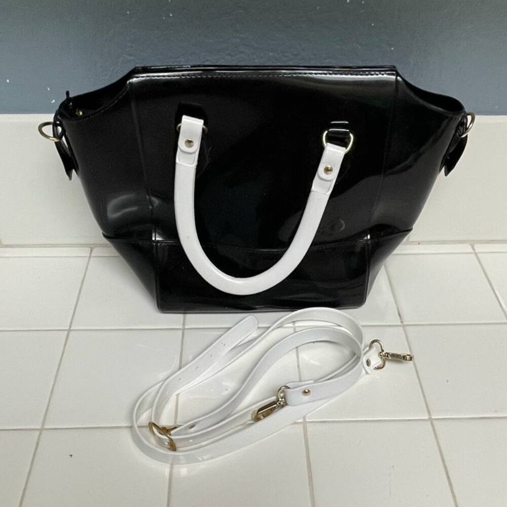Petite Jolie rubber texture purse